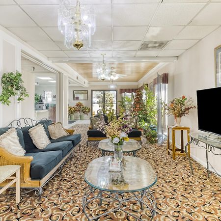 Oyo Hotel Grenada West Экстерьер фото