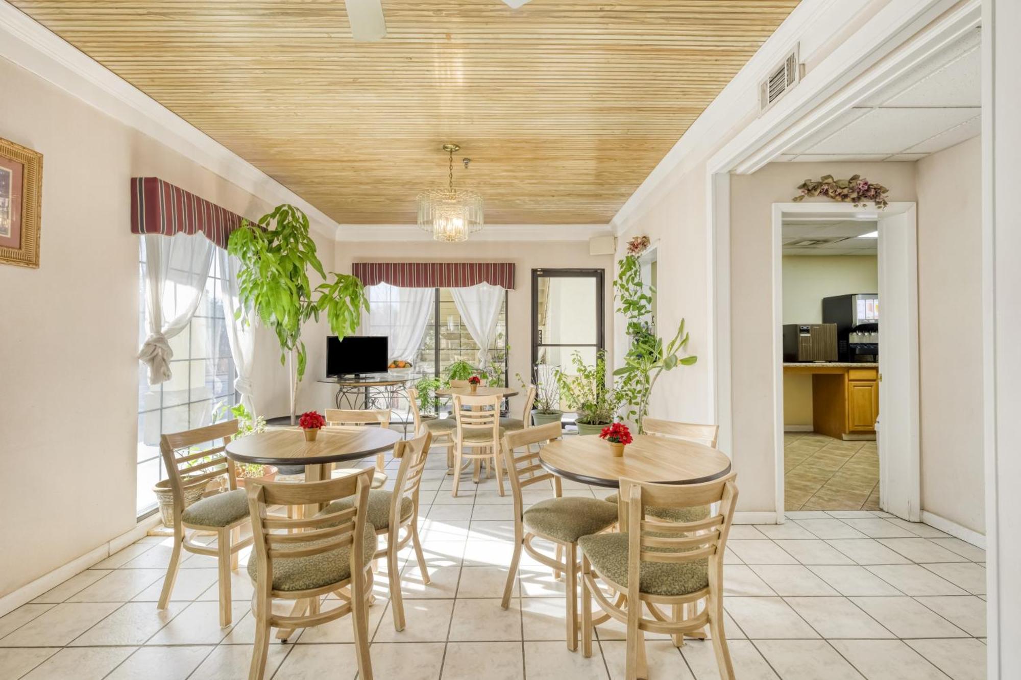 Oyo Hotel Grenada West Экстерьер фото