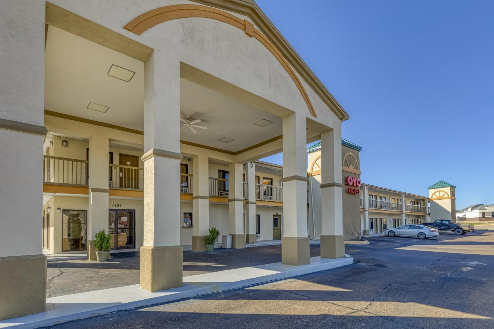 Oyo Hotel Grenada West Экстерьер фото