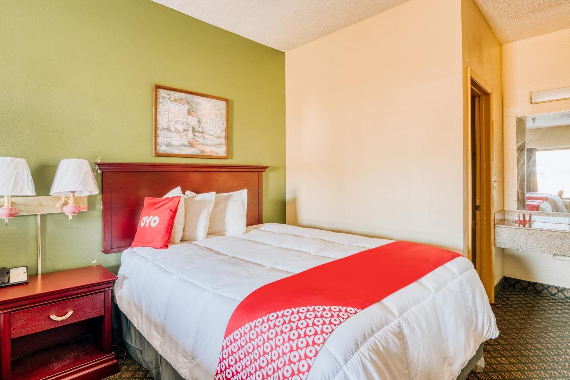 Oyo Hotel Grenada West Экстерьер фото