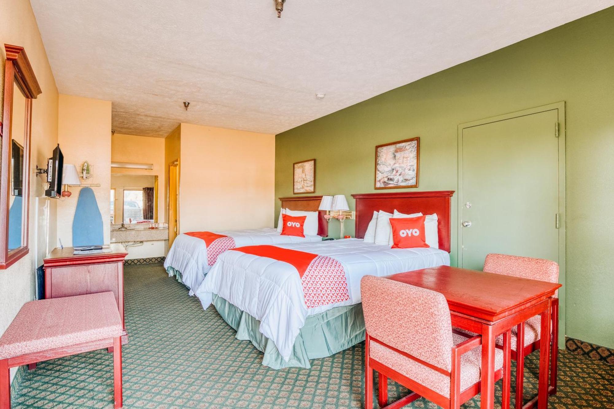 Oyo Hotel Grenada West Экстерьер фото