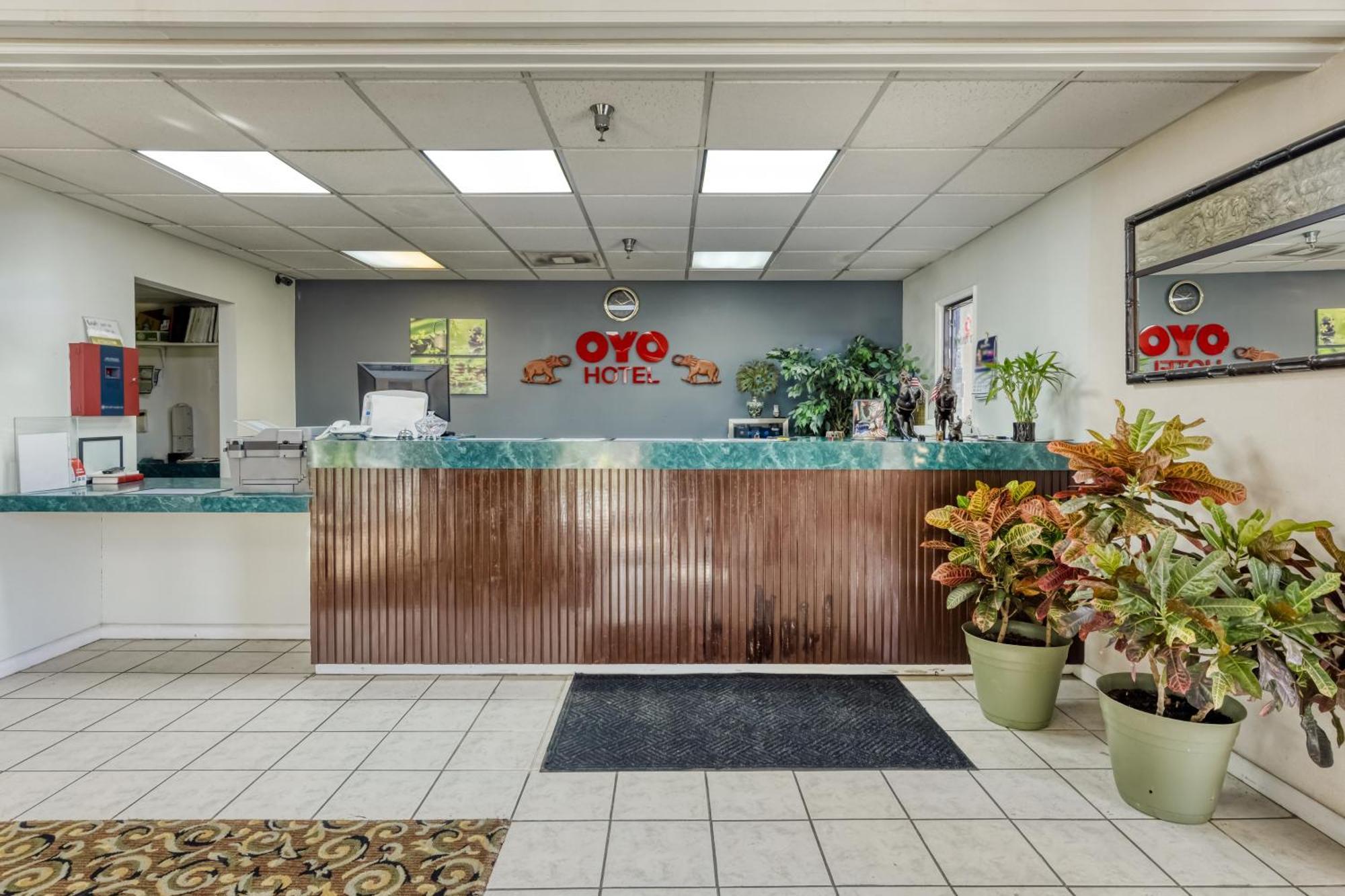 Oyo Hotel Grenada West Экстерьер фото